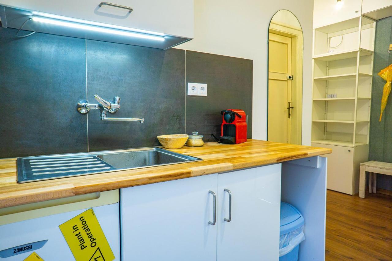 Bond & Sue Apartment Будапеща Екстериор снимка
