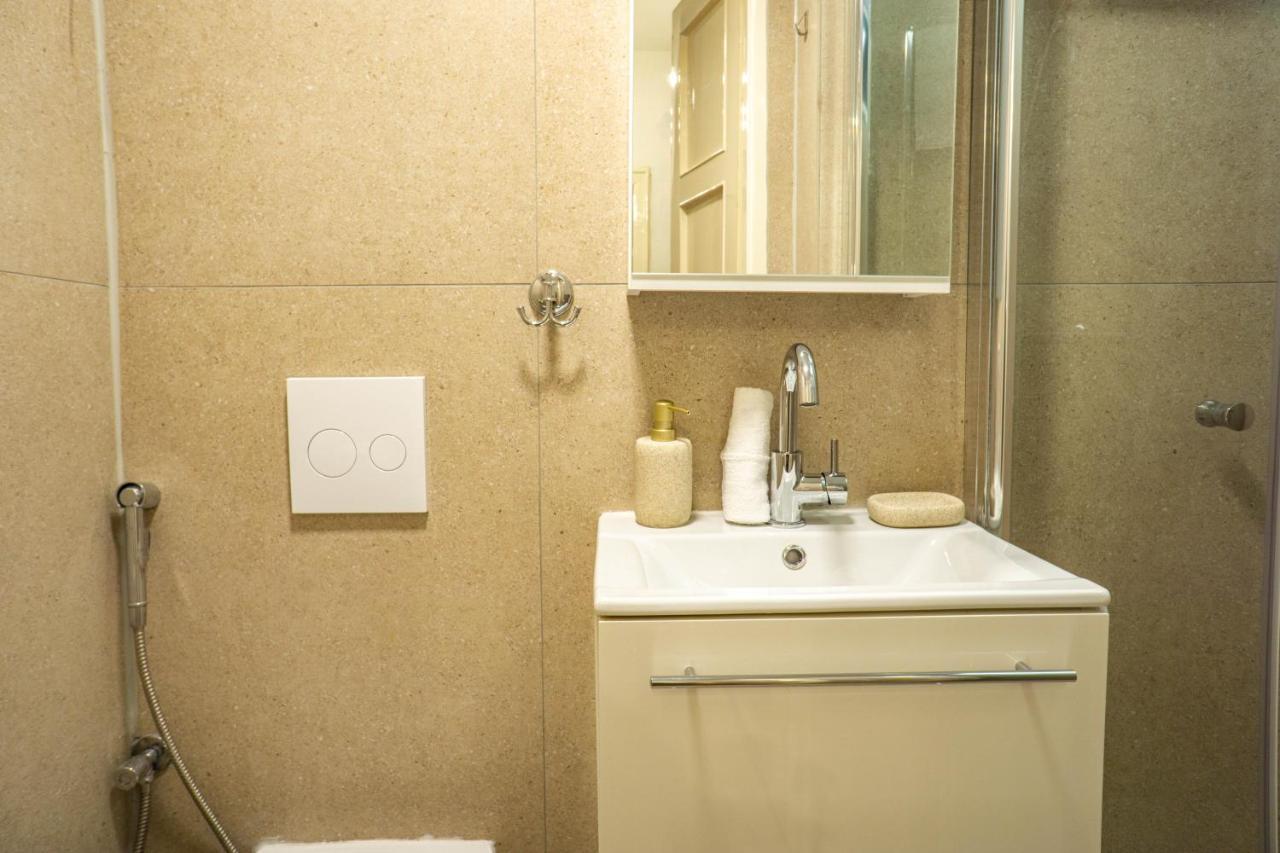 Bond & Sue Apartment Будапеща Екстериор снимка