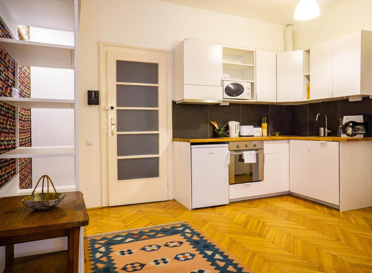 Bond & Sue Apartment Будапеща Екстериор снимка