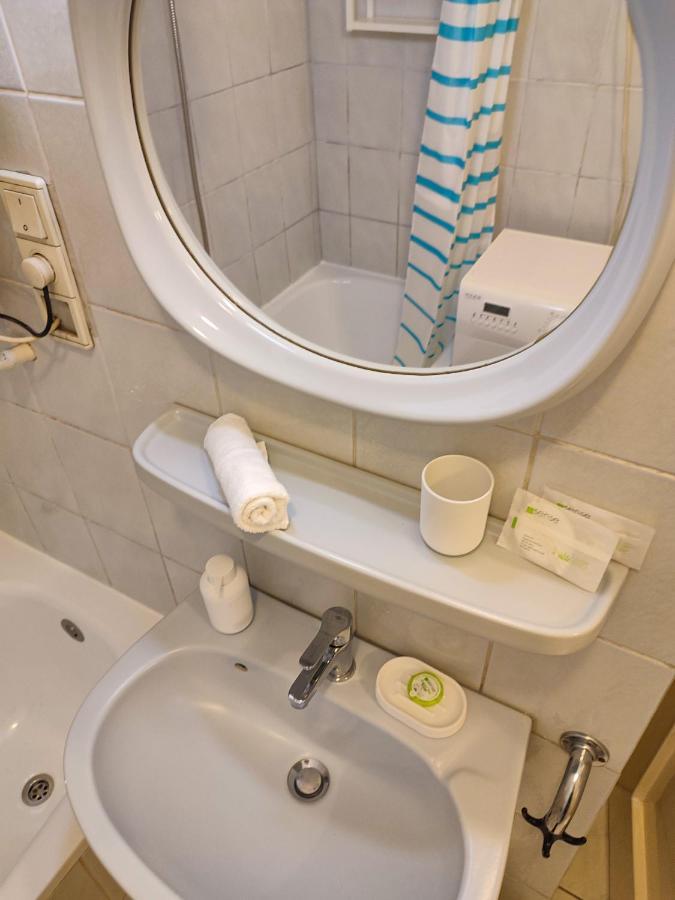 Bond & Sue Apartment Будапеща Екстериор снимка